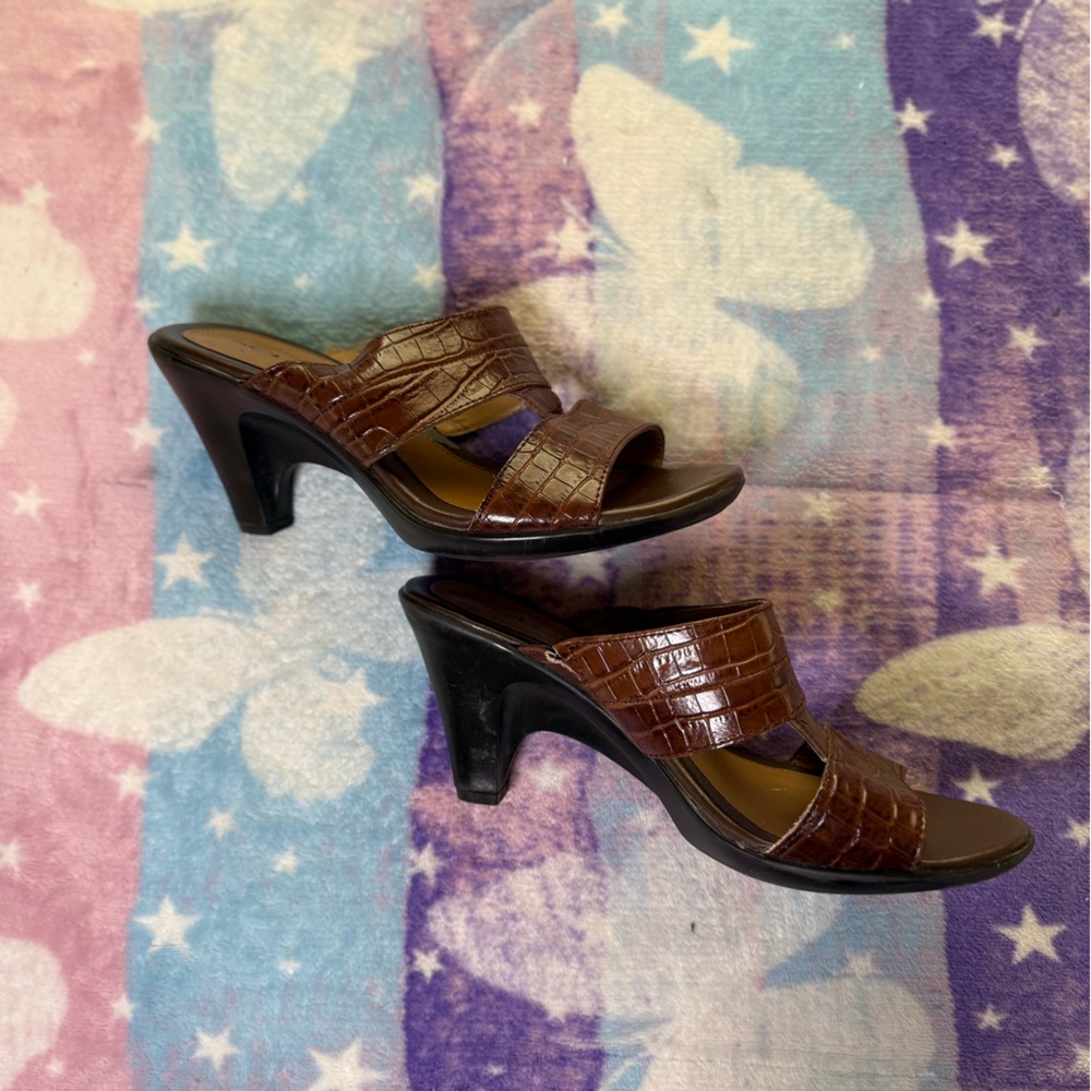 Elegant Brown Croc-Embossed Women's Mules